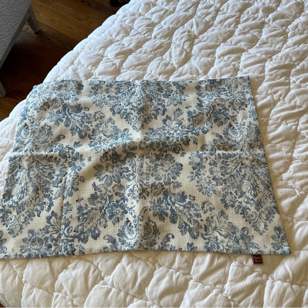 NWOT Set of 2 Indigo Blue and White Floral Pillow Shams, standard size - Picture 14 of 14